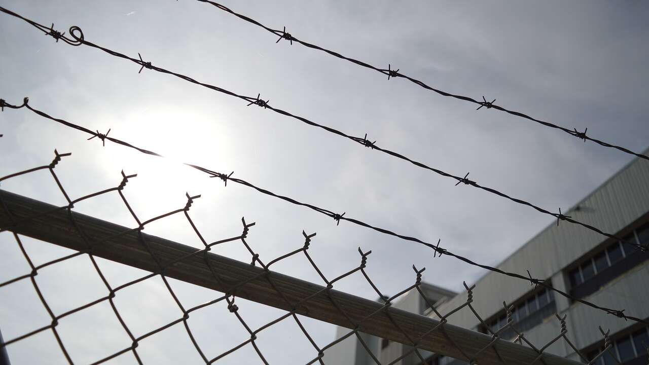 barbed wire, chain link, fence-960248.jpg
